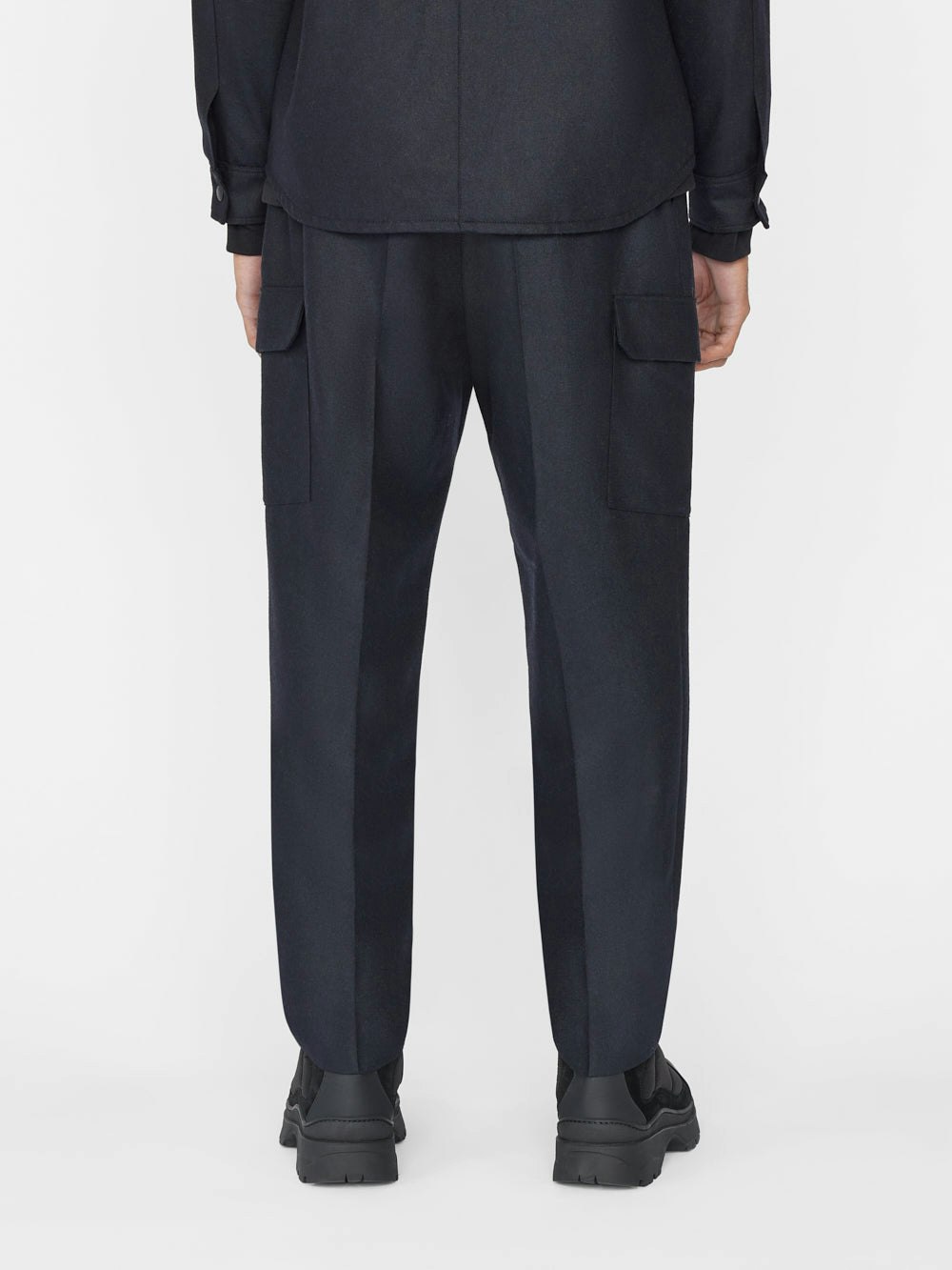 cargo back view alt:fit2